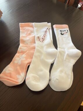 NWOT Nike White & Peach Crew Socks - Floral, Swoosh and Logo Trio